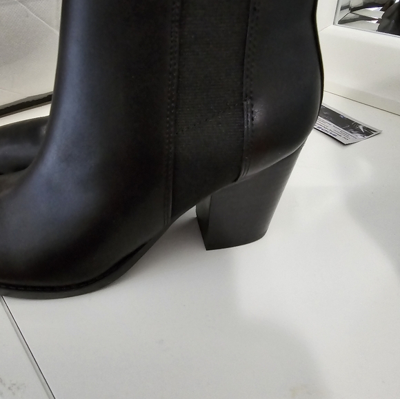 Boots - Picture 3 of 4